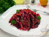 Фото к рецепту: Салат со свёклой, морковью и маринованными огурцами