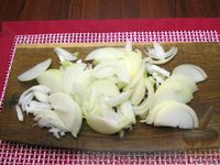 Фото приготовления рецепта: Салат со свёклой, морковью и маринованными огурцами - шаг №4
