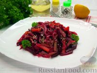Фото приготовления рецепта: Салат со свёклой, морковью и маринованными огурцами - шаг №15