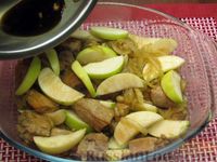 Фото приготовления рецепта: Свинина в соево-имбирном маринаде, запечённая с яблоками - шаг №15