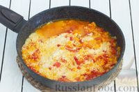 Фото приготовления рецепта: Кускус с помидорами и сладким перцем - шаг №6