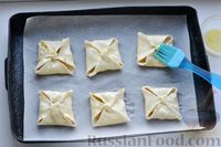 Фото приготовления рецепта: Слоёные пирожки-конвертики с яблоками - шаг №9