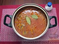 Фото приготовления рецепта: Куриный суп с шампиньонами и капустой - шаг №14