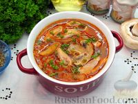 Фото приготовления рецепта: Куриный суп с шампиньонами и капустой - шаг №17