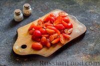 Фото приготовления рецепта: Куриные сердечки, тушенные с тыквой и помидорами - шаг №5