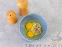 Фото приготовления рецепта: Салат с копчёной курицей, капустой, яблоком и яичными блинчиками - шаг №2