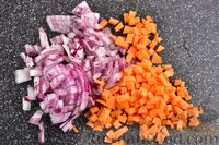 Фото приготовления рецепта: Овощной суп с тыквой и чечевицей - шаг №4