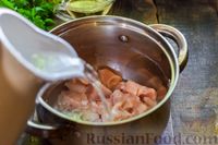 Фото приготовления рецепта: Куриный суп с зелёными помидорами и капустой - шаг №3