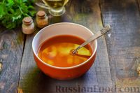 Фото приготовления рецепта: Куриный суп с зелёными помидорами и капустой - шаг №8