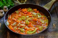 Фото приготовления рецепта: Куриный суп с зелёными помидорами и капустой - шаг №10