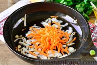 Фото приготовления рецепта: Рис с тыквой, помидорами и сыром (на сковороде) - шаг №4