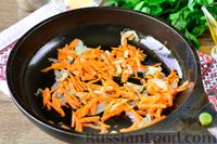 Фото приготовления рецепта: Рис с тыквой, помидорами и сыром (на сковороде) - шаг №5