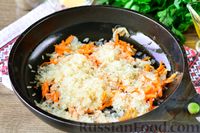 Фото приготовления рецепта: Рис с тыквой, помидорами и сыром (на сковороде) - шаг №6