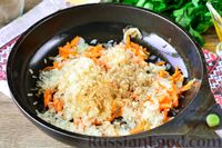 Фото приготовления рецепта: Рис с тыквой, помидорами и сыром (на сковороде) - шаг №7