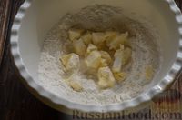 Фото приготовления рецепта: Свекольное песочное печенье с изюмом - шаг №5