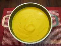 Фото приготовления рецепта: Тыквенный крем-суп с сухариками - шаг №12