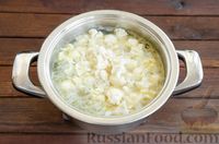 Фото приготовления рецепта: Сливочный суп с цветной капустой и фаршем - шаг №8