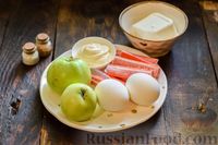 Фото приготовления рецепта: Салат с крабовыми палочками, яблоками, брынзой и яйцами - шаг №1