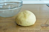 Фото приготовления рецепта: Творожный пирог со сливами и грецкими орехами в карамели - шаг №4