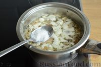 Фото приготовления рецепта: Пирог с рыбными консервами и зелёным луком (на сковороде) - шаг №7