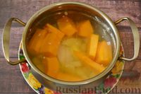 Фото приготовления рецепта: Тыквенный суп-пюре с куриным филе - шаг №10