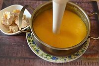 Фото приготовления рецепта: Тыквенный суп-пюре с куриным филе - шаг №13