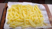 Фото приготовления рецепта: Жареный картофель с лесными грибами - шаг №4