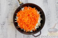 Фото приготовления рецепта: Капуста, тушенная с тыквой и морковью - шаг №4