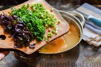 Фото приготовления рецепта: Куриный суп с овощами и сливками - шаг №8