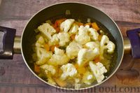 Фото приготовления рецепта: Суп-пюре из тыквы с цветной капустой и чесночной заправкой - шаг №5