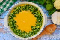 Фото приготовления рецепта: Суп-пюре из тыквы с цветной капустой и чесночной заправкой - шаг №14