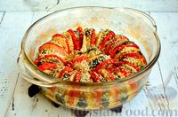 Фото к рецепту: Кусочки скумбрии, запечённые с помидорами, луком и кунжутом