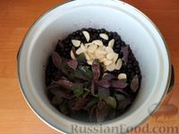 Фото приготовления рецепта: Соус из черноплодной рябины - шаг №4