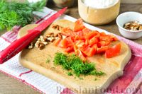 Фото приготовления рецепта: Куриный бульон с овощами и рулетиками со сладким перцем и орехами - шаг №11
