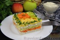 Фото к рецепту: Слоёный салат с курицей, морковью, яблоком и яйцами