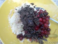 Фото приготовления рецепта: Рулетики из лаваша с творогом, клюквой и шоколадом (на сковороде) - шаг №5