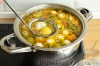 Фото приготовления рецепта: Суп с фрикадельками и брюссельской капустой - шаг №14