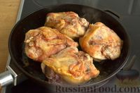 Фото приготовления рецепта: Курица, запечённая с помидорами, кабачками и сельдереем - шаг №3