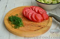 Фото приготовления рецепта: Курица, запечённая с помидорами, кабачками и сельдереем - шаг №6