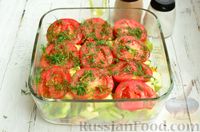 Фото приготовления рецепта: Курица, запечённая с помидорами, кабачками и сельдереем - шаг №9