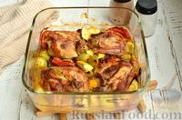 Фото приготовления рецепта: Курица, запечённая с помидорами, кабачками и сельдереем - шаг №12