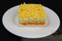 Фото приготовления рецепта: Слоёный салат с курицей, морковью, яблоком и яйцами - шаг №21