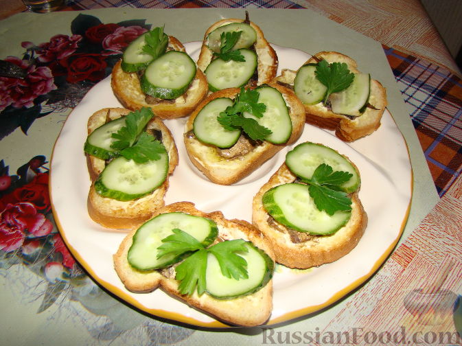 Бутерброды со шпротами и черным хлебом – 6 простых и вкусных рецептов с фото (пошагово)