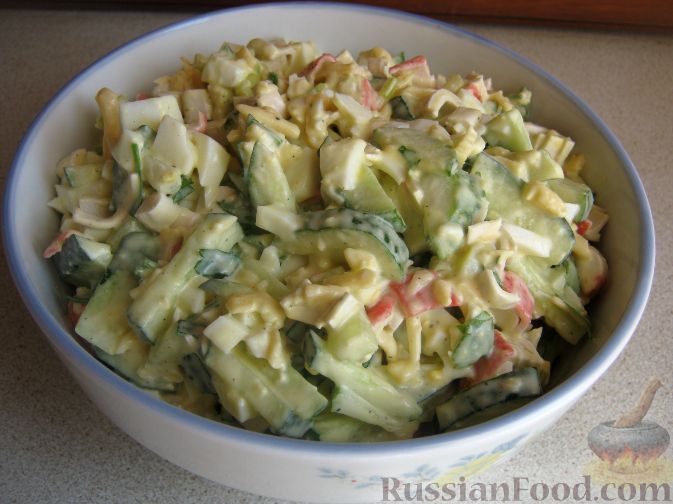 Салат из крабовых палочек и огурцов: легкий и быстрый рецепт