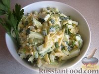 Фото к рецепту: Салат «Радость» с огурцами и сыром