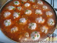 Фото приготовления рецепта: Фрикадельки в томатно-чесночном соусе - шаг №11