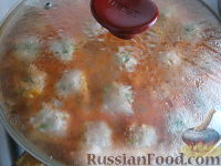 Фото приготовления рецепта: Фрикадельки в томатно-чесночном соусе - шаг №12