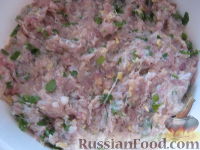 Фото приготовления рецепта: Фрикадельки в томатно-чесночном соусе - шаг №5