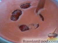 Фото приготовления рецепта: Слоёный пирог с килькой в томате - шаг №10