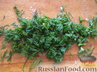 Фото приготовления рецепта: Любимые оладьи из индюшатины и зелени - шаг №2